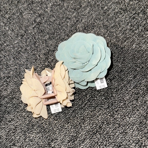 American Eagle Outfitters Accessories - American Eagle Beige and Light Blue Floral Hair Clips